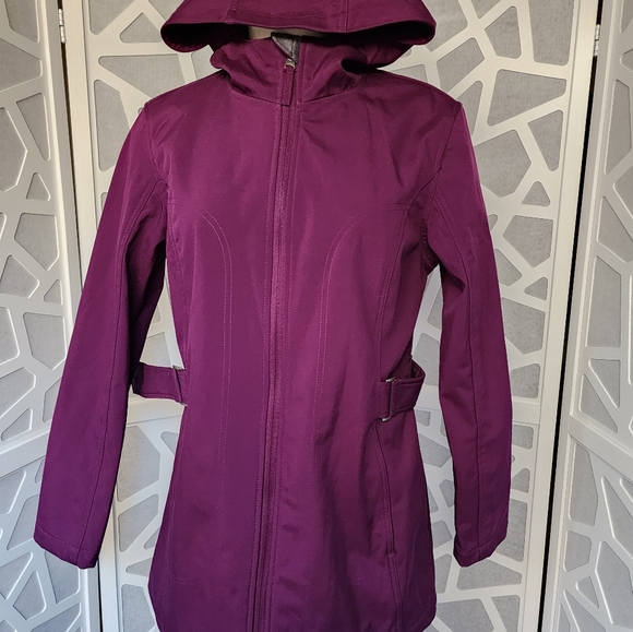 Free Tech women's purple jacket/ raincoat/windbreaker size Medium lightweight. - Picture 6 of 10